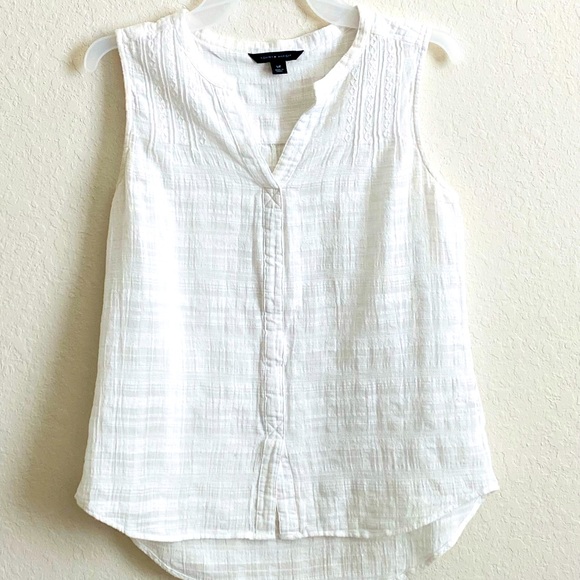 Tommy Hilfiger Tops - Tommy Hilfiger woman’s Small Petite white sleeveless Cotton Top with rounded hem